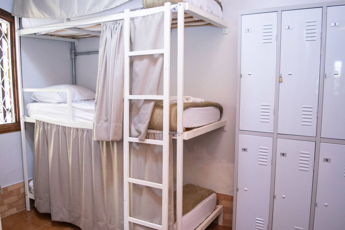 Dormitorio compartido básico, solo para mujeres (1) | Wifi gratis y ropa de cama