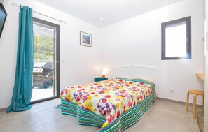 4 bedrooms, travel crib, free WiFi, bed sheets