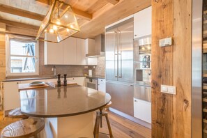 Fridge, microwave, oven, dishwasher - Casa Lobo - Val de Ruda (Baqueira)