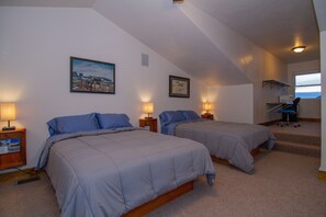 4 slaapkamers, een strijkplank/strijkijzer, reisbedje, wifi