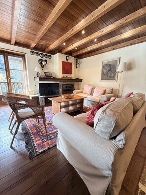 TV, fireplace, DVD player