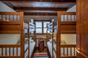 3 bedrooms, iron/ironing board, free WiFi, bed sheets