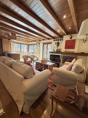 TV, fireplace, DVD player