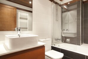 Bathtub, hair dryer, towels