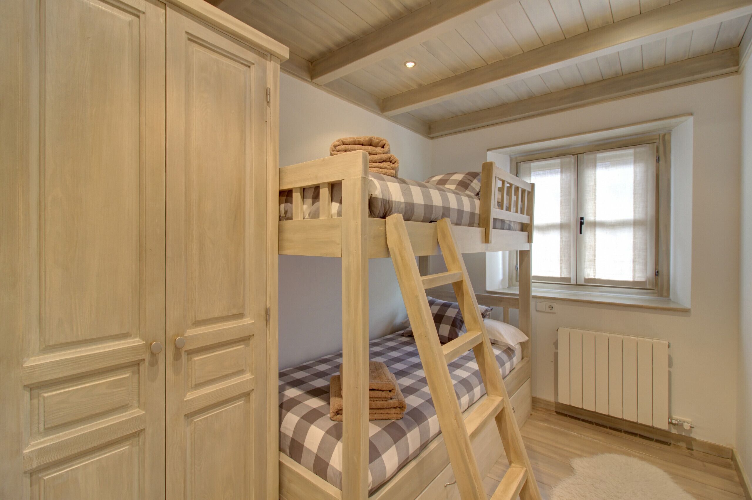 4 chambres, fer et planche à repasser, Wi-Fi gratuit, draps fournis