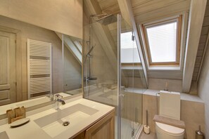 Bathtub, hair dryer, towels