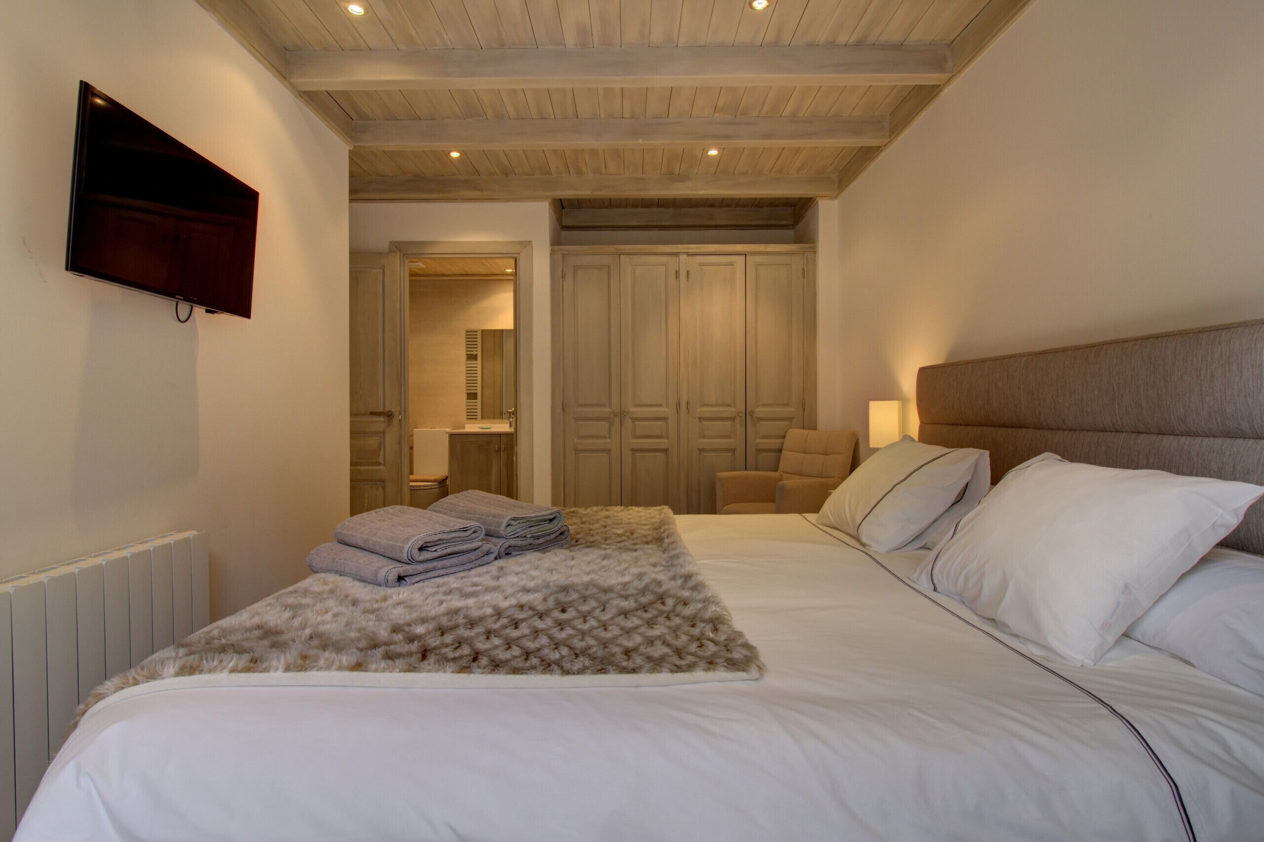 4 chambres, fer et planche à repasser, Wi-Fi gratuit, draps fournis