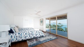 6 bedrooms, iron/ironing board, free WiFi, bed sheets - The Family Entertainer - with sweeping water views (Salamander Bay)