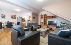 TV - Stunning home in Marcana with WiFi (Marcana)