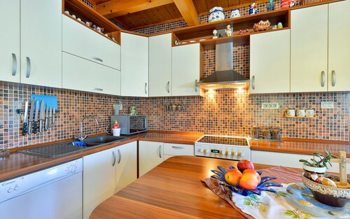 Awesome home in Donja Zelina with WiFi