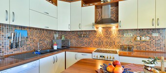 Awesome home in Donja Zelina with WiFi