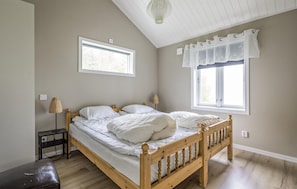 3 makuuhuonetta, vauvan matkasänky, ilmainen Wi-Fi, vuodevaatteet