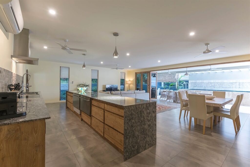 Beachside Villa with private pool and the beach only a gentle100 step walk thru the beachfront park