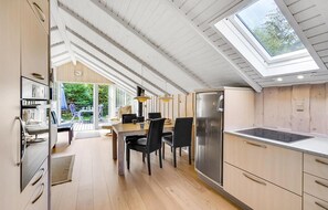 Fridge, stovetop, dishwasher, coffee/tea maker - 4 bedroom nice home in ålbæk (Ålbæk)