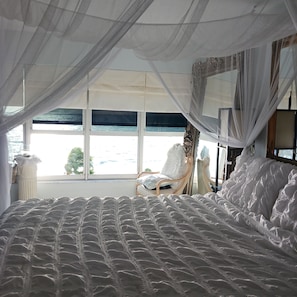 Una scrivania, ferro/asse da stiro, Wi-Fi gratuito, lenzuola