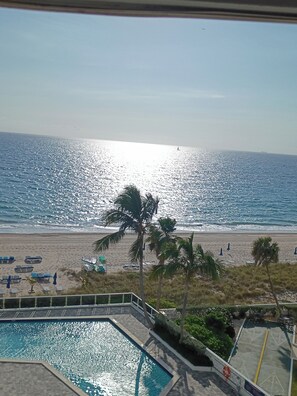 Pool - Stairway to Heaven; Ocean Views..as you lie in bed and bask in the waves.. (Fort Lauderdale)