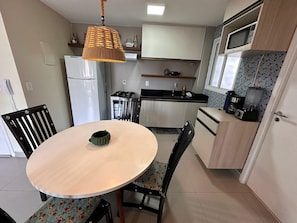 Design-Apartment | Eigene Küche | Wasserkocher mit Kaffee-/Teezubehör, Kühlschrank, Mikrowelle