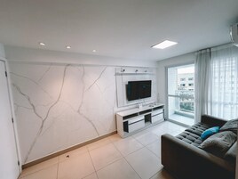 Apartamento econômico | Área de estar | Pebolim