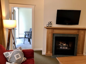 TV, fireplace, DVD player - Stratton 1 Bedroom Long Trail Condo, Walk to Village and Lifts (Stratton)