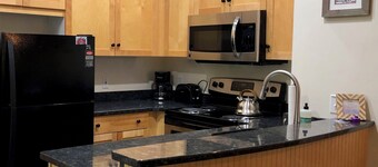 Stratton 1 Bedroom Long Trail Condo, Walk to Village and Lifts