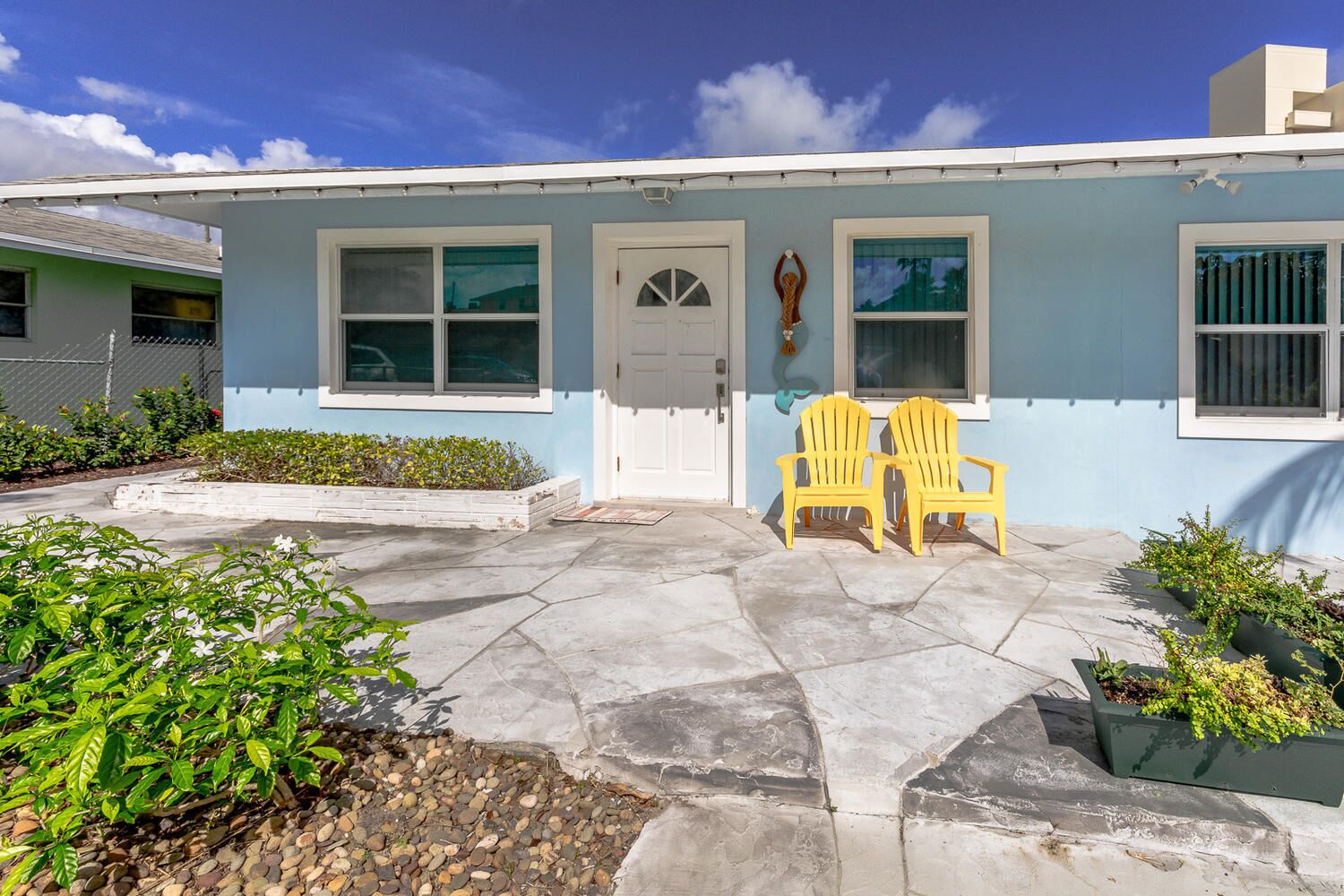 Jupiter Gem - 3/2 steps to Intracoastal Waterway