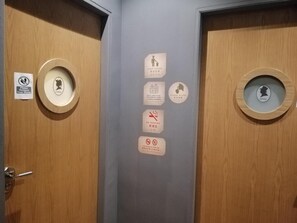 Regadera y toallas