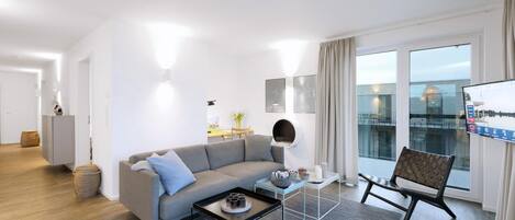 Smart TV, fireplace