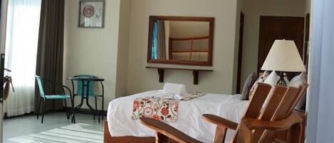 1 soverom, skrivebord, reiseseng for barn og wi-fi