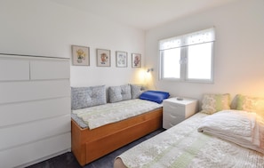 2 bedrooms, travel crib, free WiFi