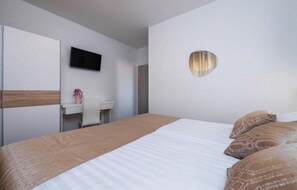 3 camere, una cassaforte in camera, Wi-Fi gratuito, lenzuola