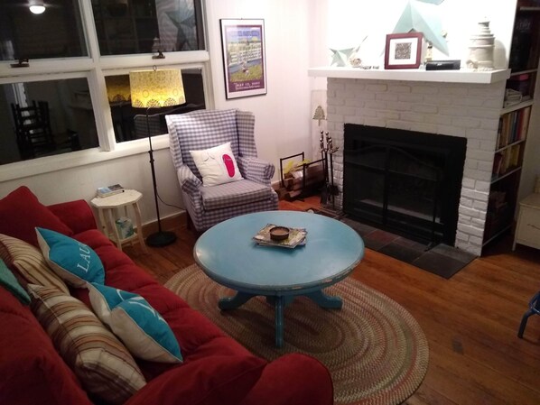 Smart TV, fireplace, DVD player, books