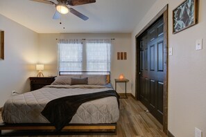 3 bedrooms, in-room safe, iron/ironing board, WiFi