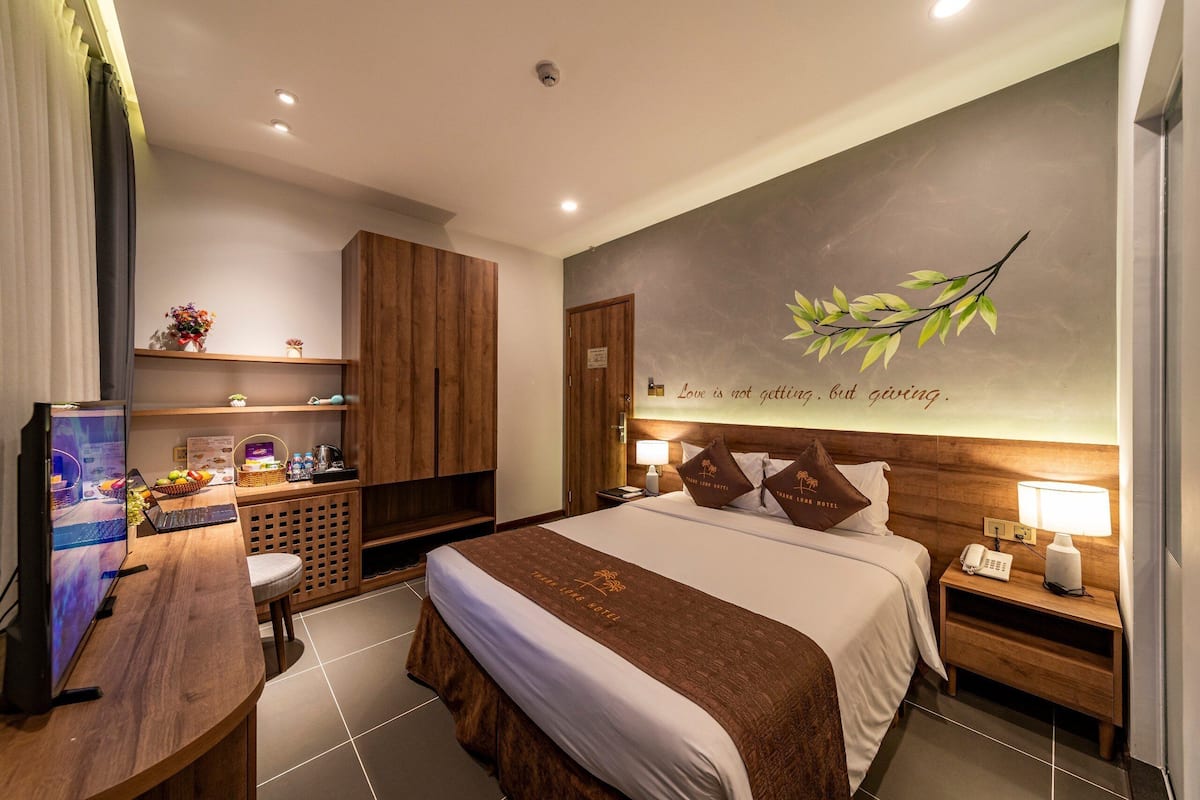 Habitación estándar doble | Ropa de cama de alta calidad, minibar, decoración individual