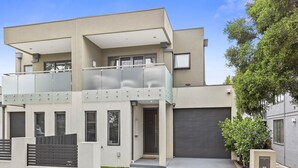 Unclassified image, 2 of 19, button - Edinburgh Place Pet Friendly (Flemington)