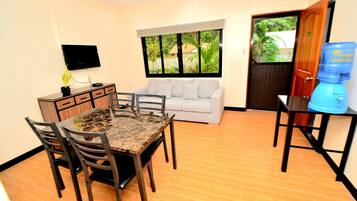 2 BR Apartment Deluxe | In-room dining