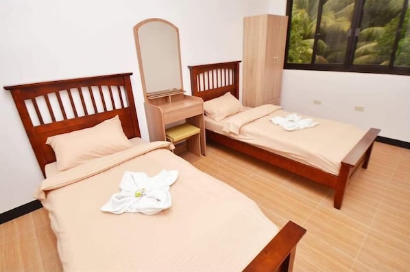 Standard Room | Desk, free WiFi, bed sheets