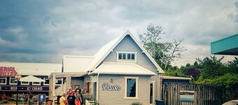Hansel & Gretel Home a Oakura