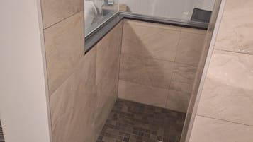 Suite, 1 Queen Bed, Non Smoking | Desk, laptop workspace, free WiFi, bed sheets