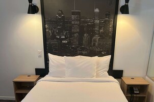 Chambre Deluxe, 1 lit double, non-fumeur (Business) | Bureau, espace de travail pour ordinateurs portables