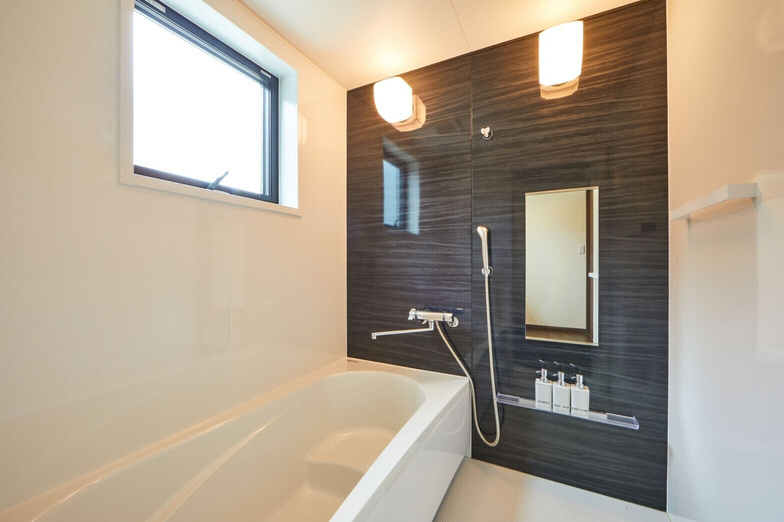 Villa, 2 slaapkamers | Badkamer | Een aparte badkuip en douche, gratis toiletartikelen, een haardroger