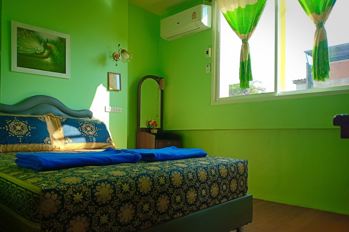 Standard Room (Green) | Soundproofing, free WiFi, bed sheets