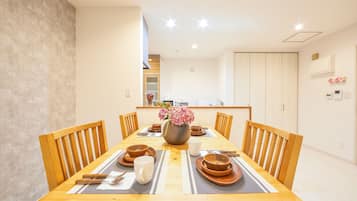 Private Vacation Home | In-room dining