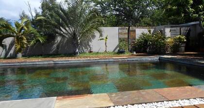 Studio in üppigem Grün, 200 m vom Strand entfernt