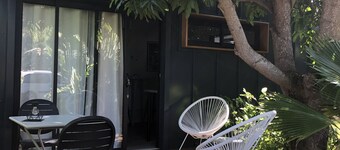 Studio in lush greenery located 200m from the beach