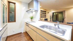 ヴィラ 2 ベッドルーム | 専用キッチン | 冷蔵庫、電子レンジ、コンロ、電気ポット