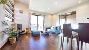 Villa, 2 Bedrooms | Living room | Flat-screen TV
