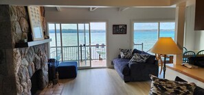 Smart TV, fireplace - Beautiful Crystal Lake Waterfront, Central AC, Dock, Kayaks, Paddleboards (Frankfort)
