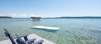 Crystal Lake Waterfront, aire acondicionado, muelle privado, kayaks, tablas de paddle