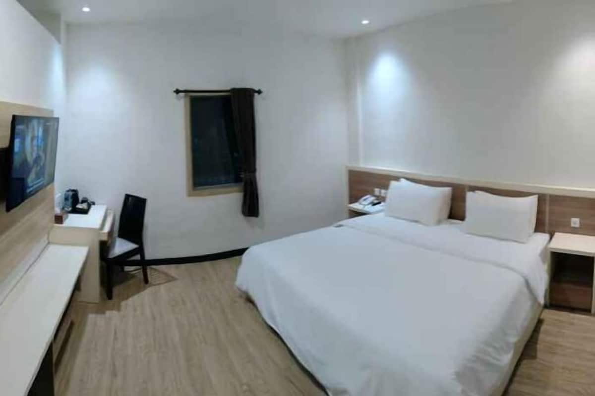 1 bedroom, in-room safe, desk, soundproofing