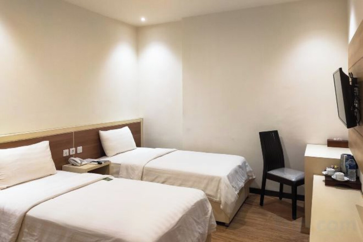 In-room safe, desk, soundproofing, free WiFi
